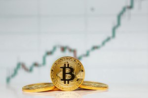 Bitkoino kursas nepaliauja gerinti rekordų