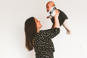 Metų dukrą auginanti Dovilė juokiasi: „Supratau, kad miegas tik silpniems“