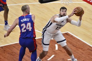 Po krepšiu dominavęs J. Valančiūnas pasismagino prieš D. Sirvydžio ekipą