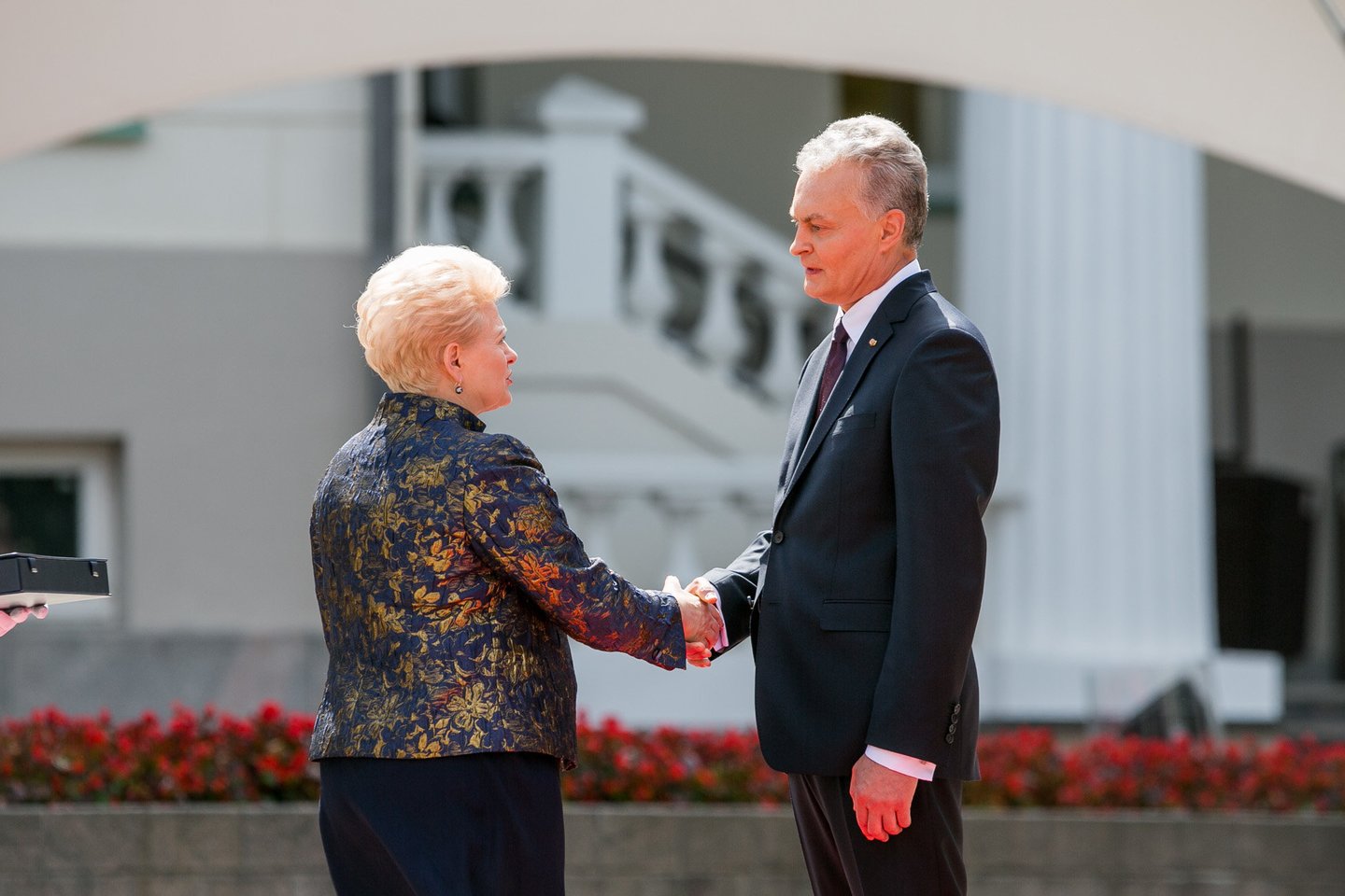 Atrodo, kad prezidentas G.Nausėda iš savo pirmtakės D.Grybauskaitės perėmė ne tik valdžios regalijas, bet ir kai kurias veikimo tradicijas, grįstas ambicijomis.<br>T.Bauro nuotr.