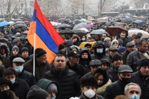 Jerevano centre susirinko keli tūkstančiai protestuotojų