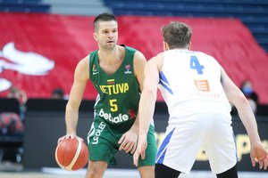 Trečiajame kėlinyje nerimą sukėlę lietuviai sutriuškino čekus ir savo likimą spręs pirmadienį