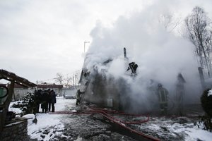Tragiškas gaisras Telšių rajone: žuvo namo šeimininkas, kita auka – ligoninėje