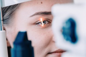 Po išgydytos kataraktos Regina dėkoja gydytojams: mačiau iš karto po operacijos