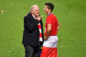 Nenuverčiamas Vokietijos futbolo milžinas: „Bayern“ skina buvusio vadovo darbo vaisius