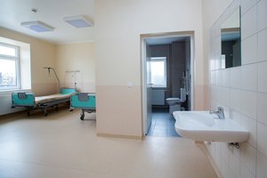 Koronavirusas prasmuko į Biržų ligoninę: mirė du nuo palatos kaimyno užsikrėtę vyrai