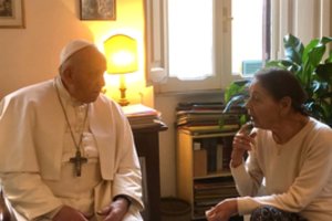 Pasaulio žydų kongresas giria popiežiaus susitikimą su Holokaustą išgyvenusia moterimi