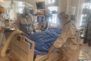 ​„Švyturys“ tiesia pagalbos ranką medikams: dovanoja gyvybiškai svarbią įrangą