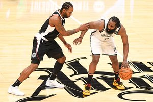 NBA naktis: įspūdingas „Pelicans“ sugrįžimas ir J. Hardeno šou