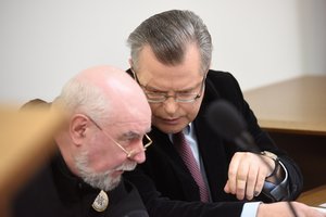 Noras įrodyti savo tiesą buvusiam ministrui gali kainuoti brangiai: institucijos apsistatė privačiais advokatais