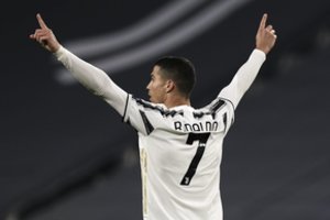 Naują rekordą užfiksavęs C. Ronaldo taikosi į Z. Ibrahimovičiaus pasiekimą