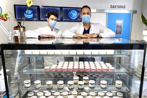 Kalbininkai mato, kas vyksta – greta nuostabių įmonių pavadinimų yra ir tokių, dėl kurių tenka rausti    