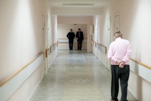 NVSC aiškinasi situaciją dėl naujo COVID-19 židinio slaugos namuose Trakuose