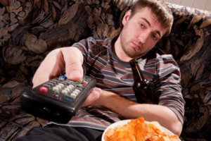 Užkandžiai, alkoholis ir pirkiniai: kaip įveikti karantino nuobodulį nekenkiant sau?