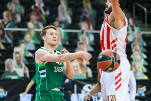 „Žalgirį“ apsvilino „Crvena zvezda“ tritaškiai, bet kauniečiai sumedžiojo brangų tašką Eurolygoje