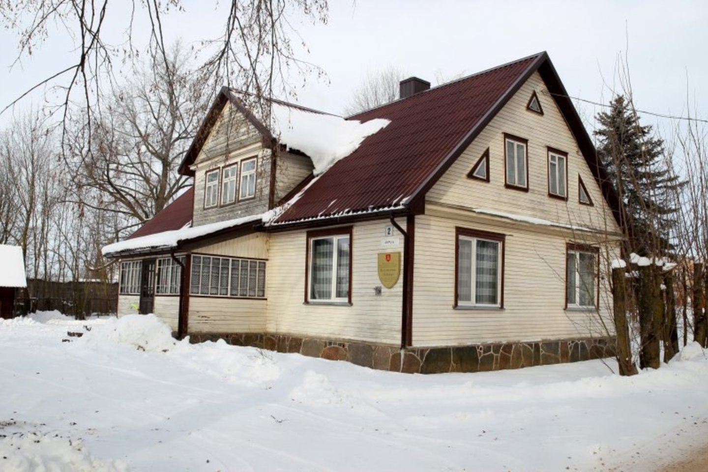 Dulksnių sodybos giminaičiai neatsiėmė, joje dabar gyvena svetimi žmonės.<br> A.Švelnos nuotr.