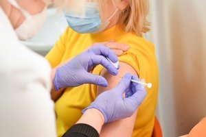 „Moderna“ klinikiniams tyrimams parengė Pietų Afrikos atmainos koronavirusui skirtą vakcinos variantą