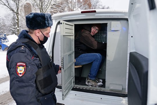 Kaliningrado policijos sulaikytas vyras buvo nuplikytas mirtinai: artimieji neranda teisybės