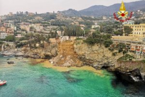 Neįvaizduojama katastrofa Italijoje: šimtai karstų su palaikais nugarmėjo į jūrą