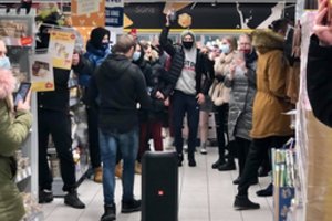 Diskotekų prekybos centruose organizatoriams skirtos baudos: gali būti nubausti ir dalyviai