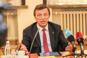 Teismas panaikino kontrolieriaus įpareigojimą atšaukti P. Baršausko mokslinį laipsnį