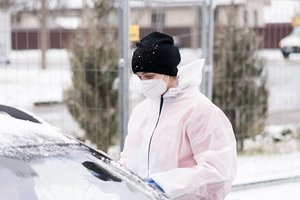 Vykstantys į gydymo įstaigą COVID-19 testą galės atlikti ne tik ligoninėje