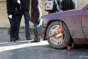 Po klaipėdiečių pasipiktinimo valdžia atsitraukia – mokesčių už automobilių stovėjimą kol kas nedidins