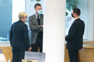 Konservatorių partijos pirmininko rinkimuose – netikėtas posūkis: visi kandidatai, išskyrus vieną, pasirašė atsisakymą dalyvauti