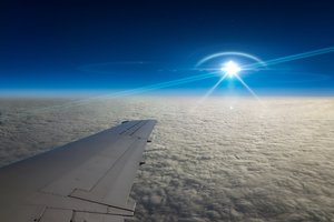 Oro linijų pilotai pranešė apie dideliame aukštyje pastebėtą NSO