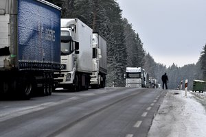 Dėl prasidėjusio polaidžio dalyje kelių ribojamas sunkiojo transporto eismas