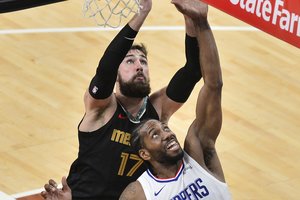 J. Valančiūnas žengė į aikštę nepaisydamas šlaunies skausmo - žaidė be klaidų ir pražangų