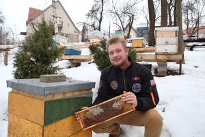 Kauniečiai bites įsigudrino auginti ir miesto centre – neatsilieka net verslininkai