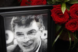 JAV ambasadorius ir Europos diplomatai apsilankė B. Nemcovo nužudymo vietoje