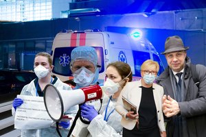 Koronaviruso metai paliko ir nerimą, ir baimių: pragariškų dienų šešėlis neapleidžia ligoninės sienų