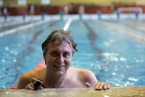 Olimpinį plaukimo auksą nusiskynusi legenda R. Žulpa: „Tais laikais 25-erių sportininkai jau buvo laikomi seniais“