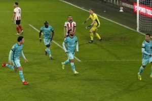 Po keturių pralaimėjimų pagaliau laimėjo „Liverpool“