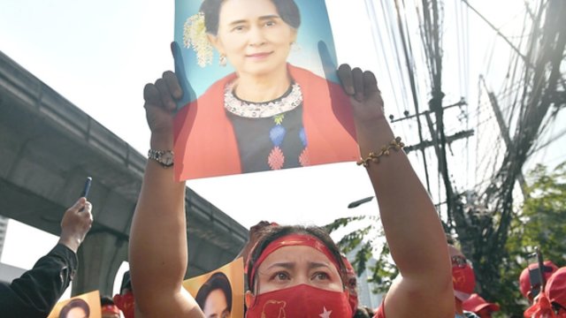 Protestų tęsinys Mianmare: prieš teismą stojo civilinė lyderė Aung San Suu Kyi