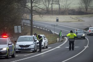 Čekijoje – itin griežta karantino kontrolė: tvarką prižiūrės 30 tūkst. policininkų ir karių