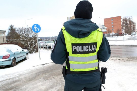 Po dviejų dienų iš eilės alkoholio vartojimo sėdo prie vairo: užsidirbo baudžiamąją atsakomybę