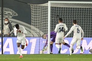 Madrido „Real“ vos išsigelbėjo nuo pralaimėjimo ir neaplenkė „Barcelona“