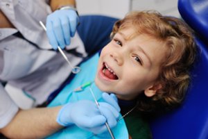 Vaikų burnos sveikata Lietuvoje kelia nerimą specialistams: situacija viena prasčiausių visoje ES