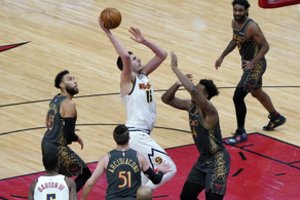 NBA naktis: spindintis L. Dončičius ir dar ryškesnis N. Jokičius