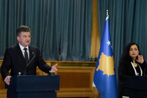 ES pasiuntinys ragina Kosovą atnaujinti derybas su Serbija