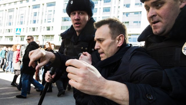 ES įveda papildomas sankcijas keturiems pareigūnams, susijusiems su A. Navalno sulaikymu