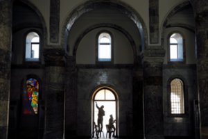 Tyrimas: Prancūzijos Katalikų Bažnyčioje tvirkinimo aukomis galėjo tapti 10 000 vaikų