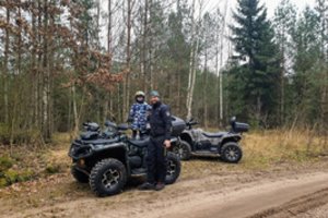 Prie keturračio vairo nuo trejų: tėvas sūnui ugdo meilę gamtai ir technikai