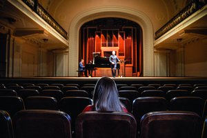 Edvino Krungolco žmona salėje viena klausėsi tik jai skirto koncerto