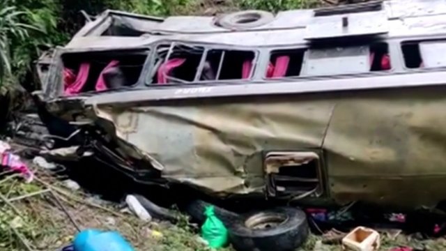 Mirtina kelionė Bolivijoje: nuo skardžio nulėkus autobusui žuvo 20 žmonių