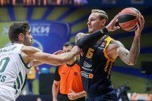 Po „Chimki“ trenerio ir J. Timmos konflikto tylą nutraukė krepšininko agentas