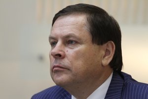 Po dviejų nakvynių areštinėje verslininkas Rimandas Stonys išvyko į namus, bendrauti nenorėjo